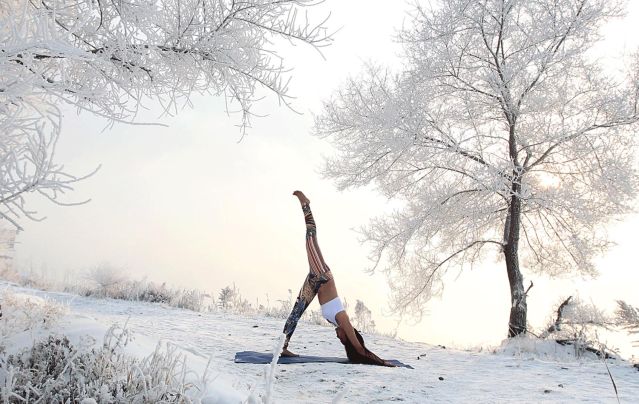yoga neige